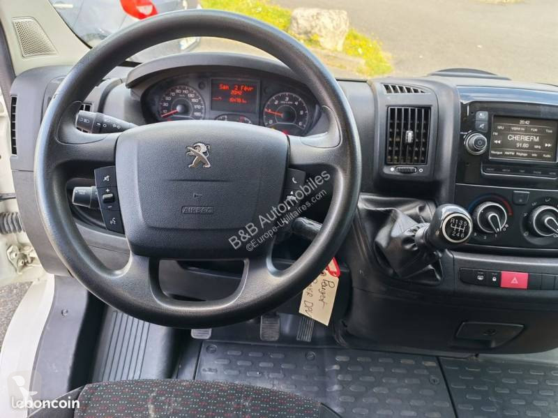 عربة نفعية Peugeot
