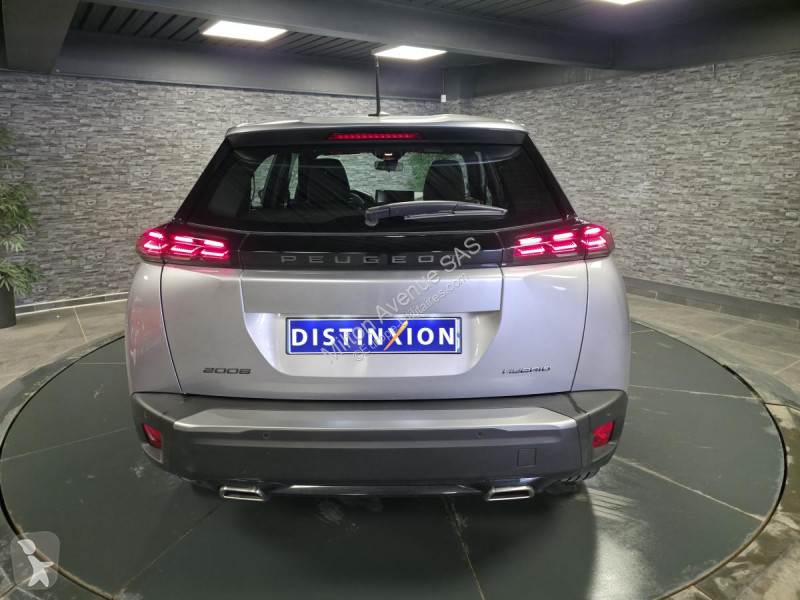 Véhicule utilitaire Peugeot 2008 1.2i Hybrid -...