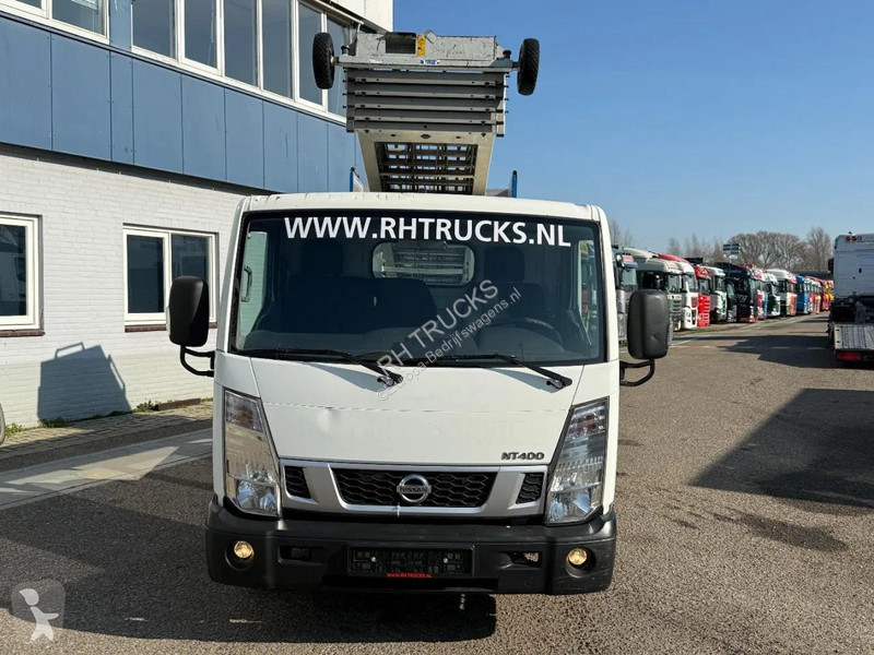 Furgoneta Nissan 35.13 met paus verhuislift 25...