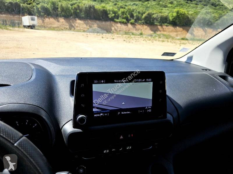 عربة نفعية Toyota