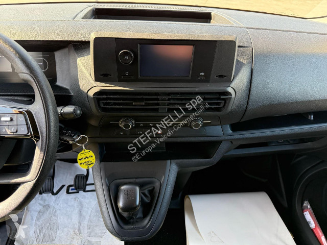 Veicolo commerciale Opel VIVARO 2.0 145 L2H1