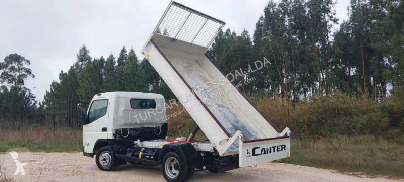 Véhicule utilitaire Mitsubishi Fuso
