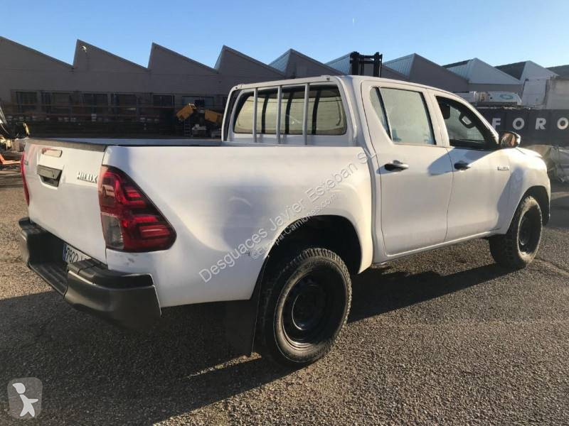 عربة نفعية Toyota