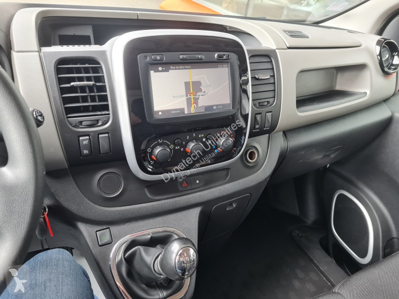 Véhicule utilitaire Renault TRAFIC III FG L2H1...