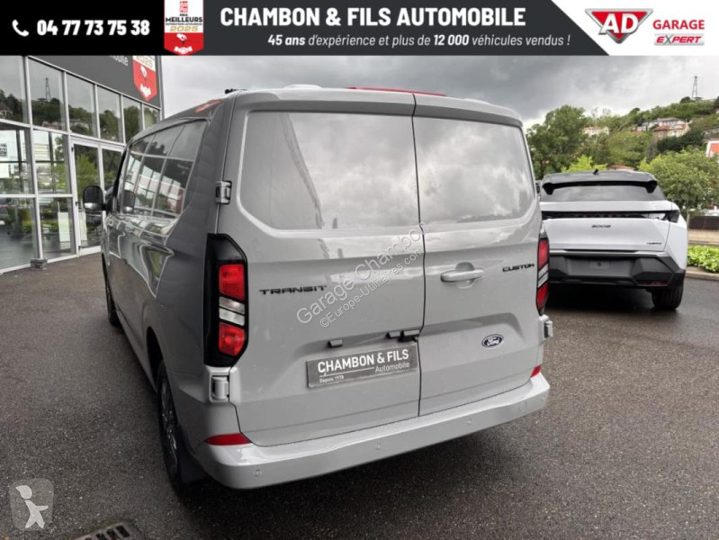 Véhicule utilitaire Ford FOURGON 320 L2H1 2.0...