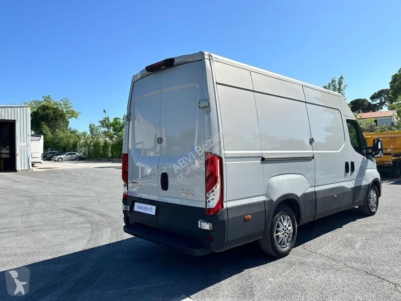 Véhicule utilitaire Iveco 35S16A8V12P DAILY...
