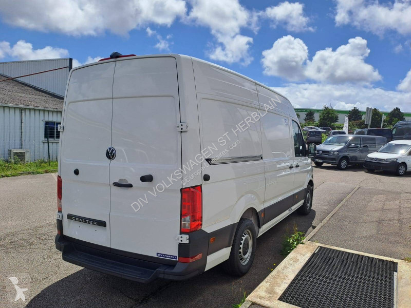 Volkswagen CRAFTER VAN 35 L3H3 2.0 TDI 177 CH van