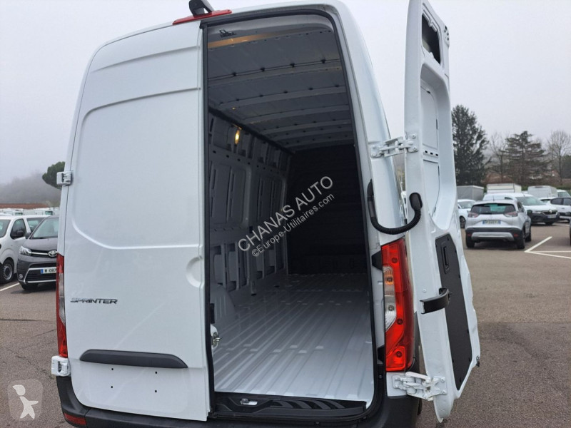 Véhicule utilitaire Mercedes 317 CDI 43 3.5T...