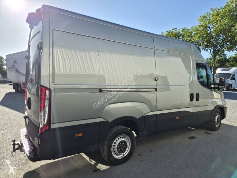 عربة نفعية Iveco