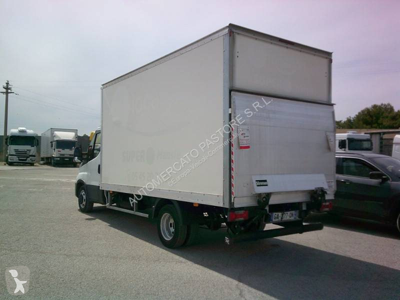 عربة نفعية Iveco