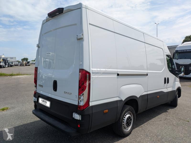 Véhicule utilitaire Iveco 35S Fg 35S14 2.3 V12...