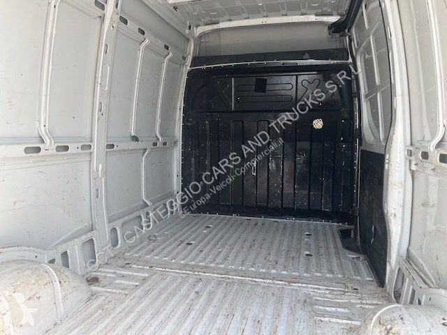 Véhicule utilitaire Iveco DAILY