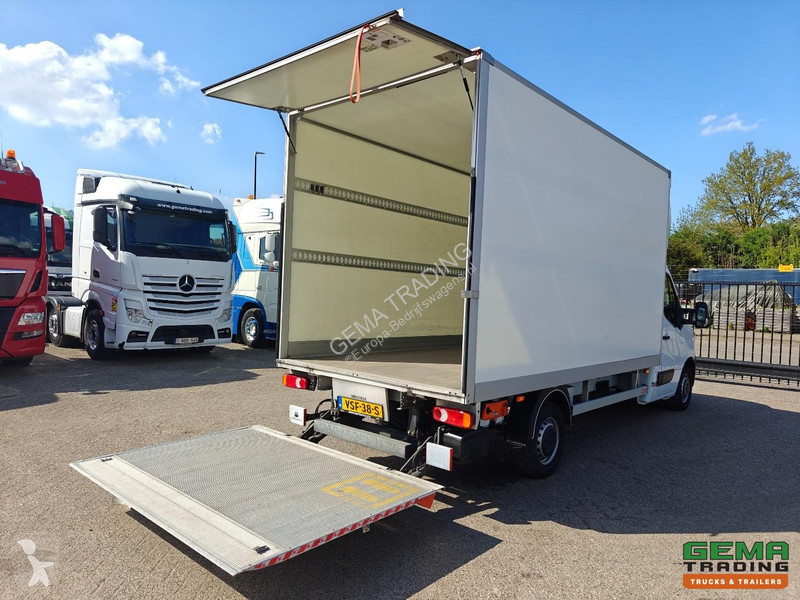 Furgoneta Renault 4x2 Day Cab (3 Persons)...