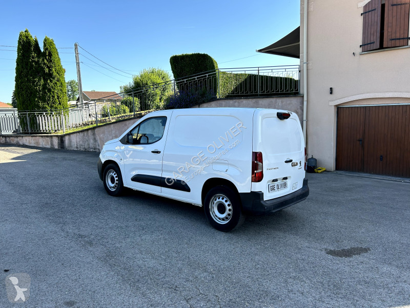 Véhicule utilitaire Peugeot Standard 1000KG 1.5...