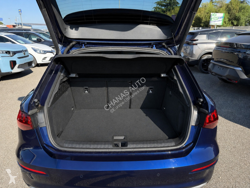 Véhicule utilitaire Audi 40 TFSIe 204 Design...