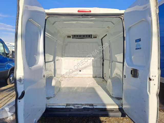 عربة نفعية Peugeot BOXER