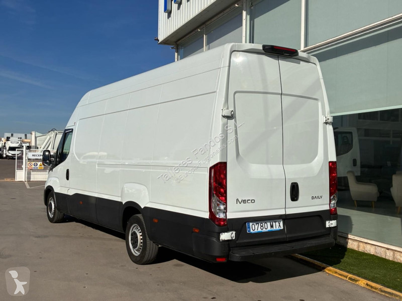 Furgoneta Iveco  35S18 V 18m3 AUTOMATICA