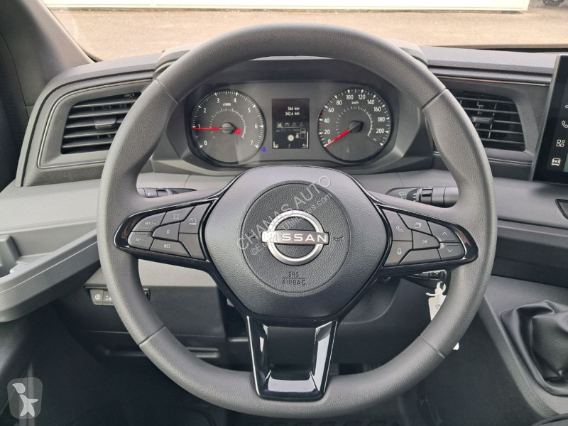 Véhicule utilitaire Nissan 3T5 2L 150...