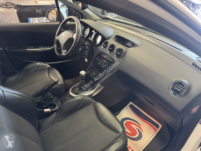 عربة نفعية Peugeot 308
