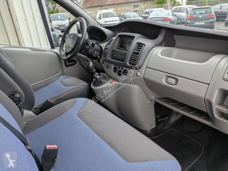 Véhicule utilitaire Renault TRAFIC II L1H1 2.0...