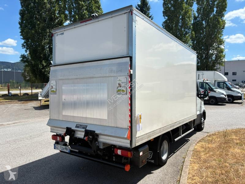Véhicule utilitaire Iveco 3.0 - Caisse 20 m3 +...