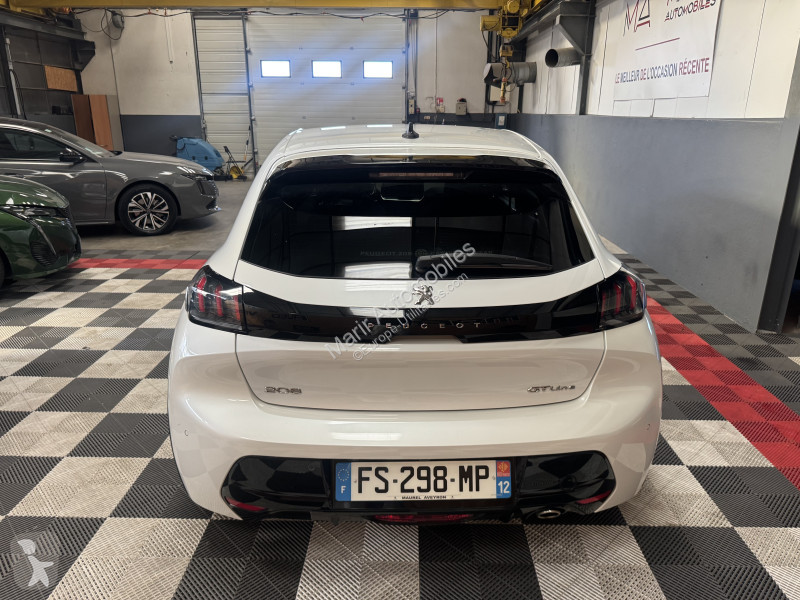 عربة نفعية Peugeot 208