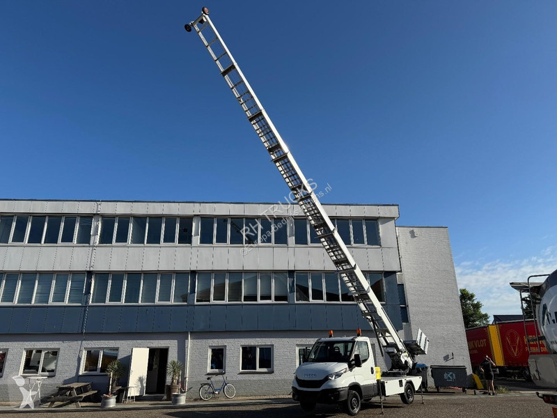 عربة نفعية Iveco 35-120 EURO 6 + Lift 30m...