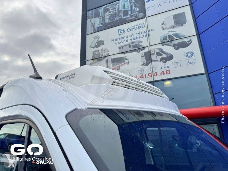 Samochód dostawczy Nissan