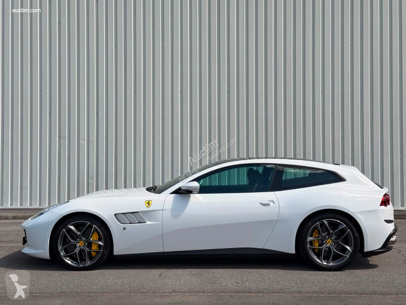 Samochód dostawczy Ferrari gtc 4
