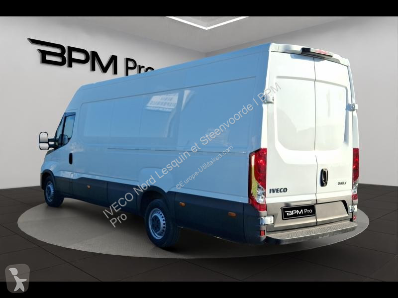 Véhicule utilitaire Iveco 35S Fg 35S14 V16