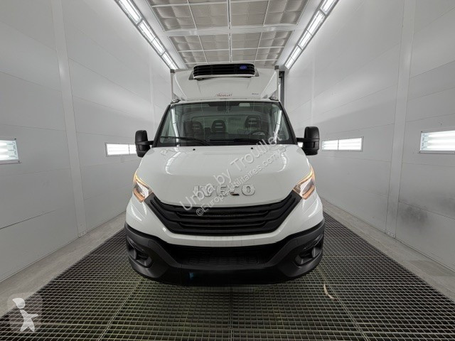Véhicule utilitaire Iveco FRIGO 12M3 160 CV...