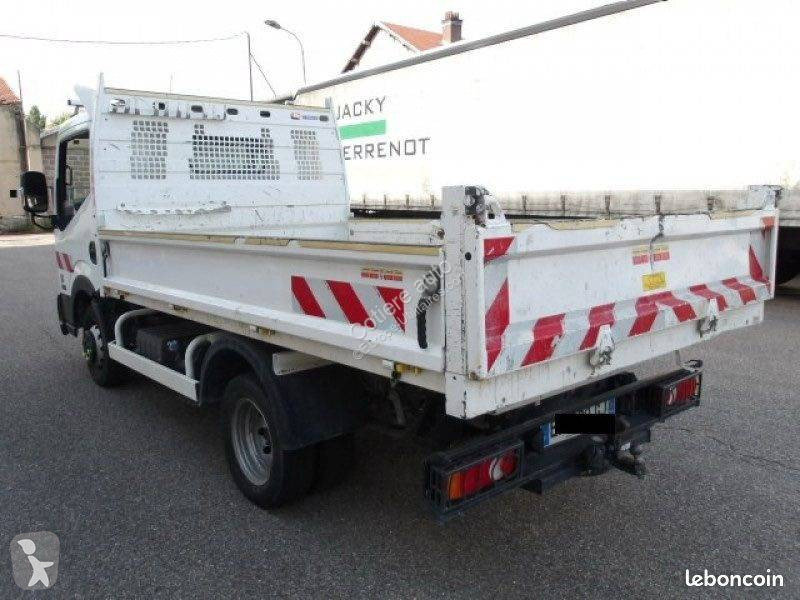 Véhicule utilitaire Nissan
