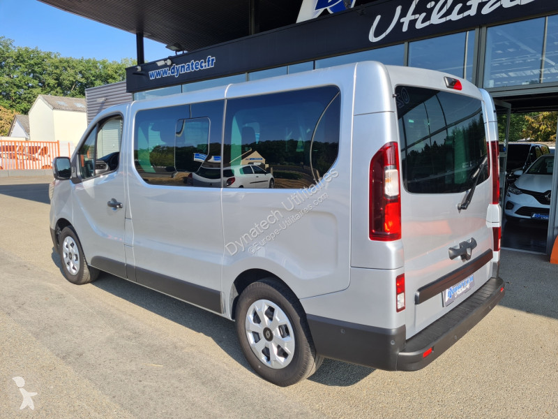 Furgoneta Renault TRAFIC III COMBI 2.0 BLUE DCI...