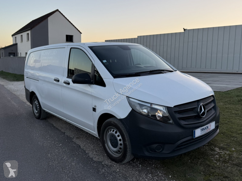 Véhicule utilitaire Mercedes  VITO