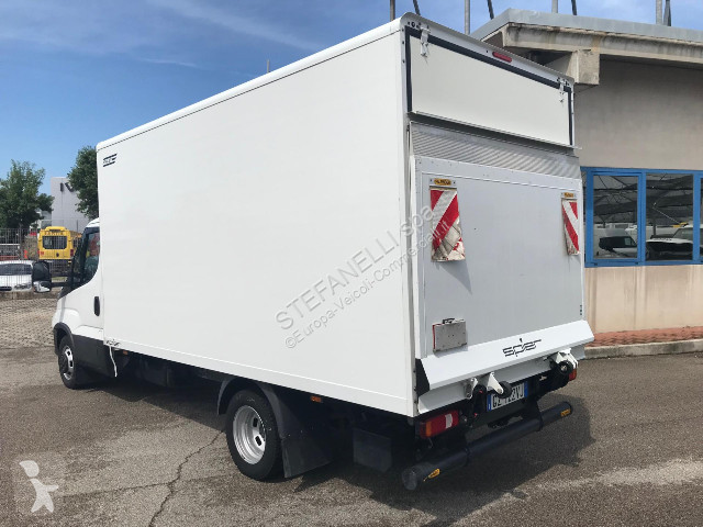 Veicolo commerciale Iveco DAILY 35C16H BOX +...