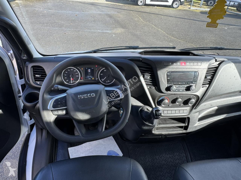 Véhicule utilitaire Iveco 35c16