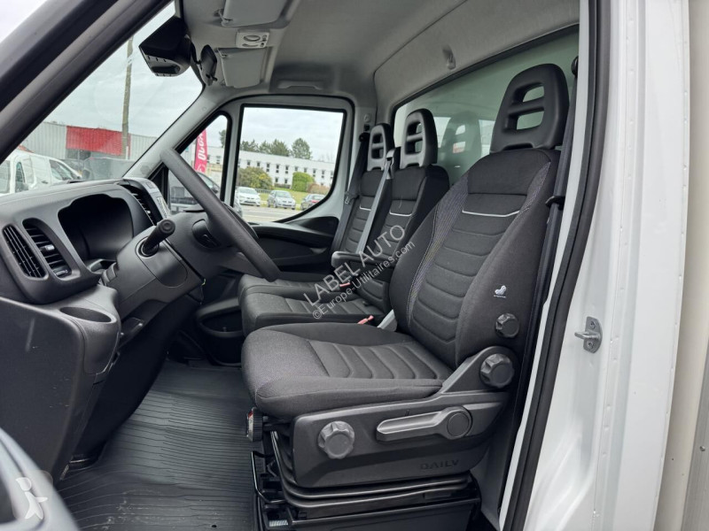 Véhicule utilitaire Iveco 35c16
