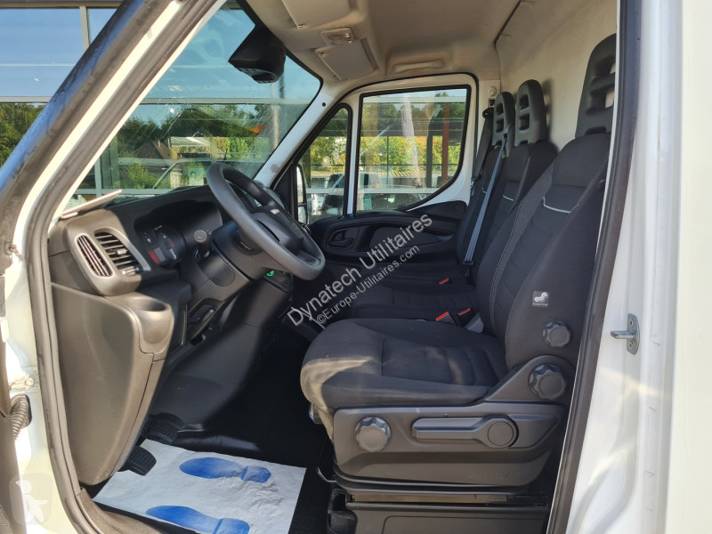 Véhicule utilitaire Iveco DAILY 35S FG 35S14 V12