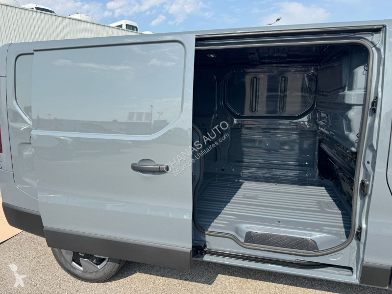 Bedrijfswagen Renault L2H1 3T DCI 150 RED...