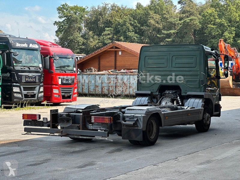 Mercedes 822 L Fahrgestell Transporter