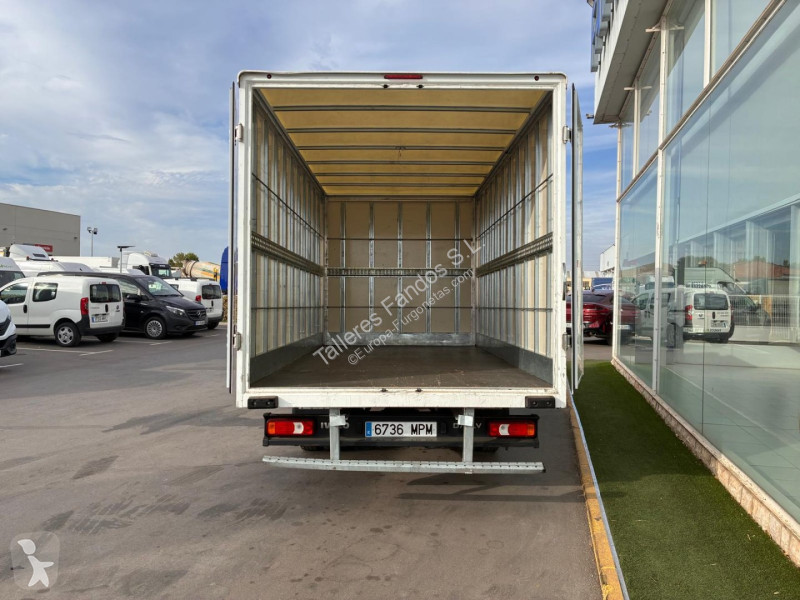 Furgoneta Iveco  35C16 20m3 con puertas traseras