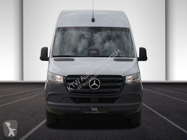 Лекотоварен автомобил Mercedes Sprinter 317...
