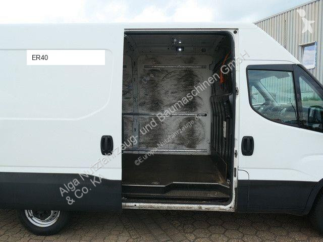 Лекотоварен автомобил Iveco...