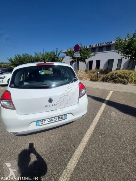 عربة نفعية Renault CLIO