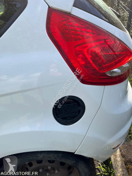 عربة نفعية Ford FIESTA