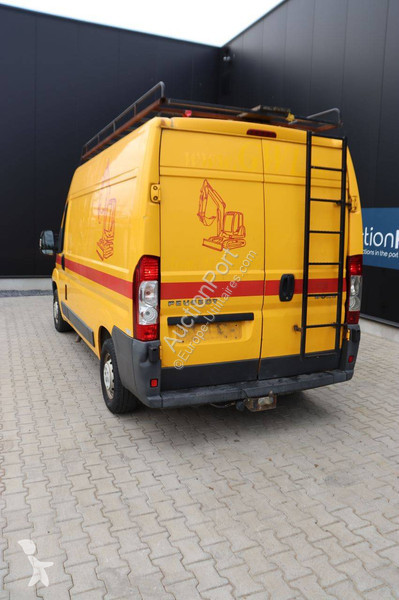 Véhicule utilitaire Peugeot
