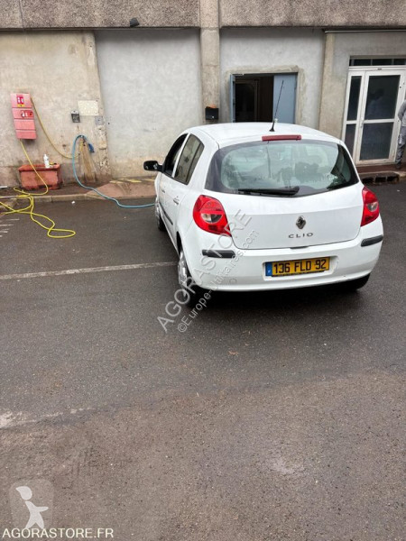 عربة نفعية Renault CLIO
