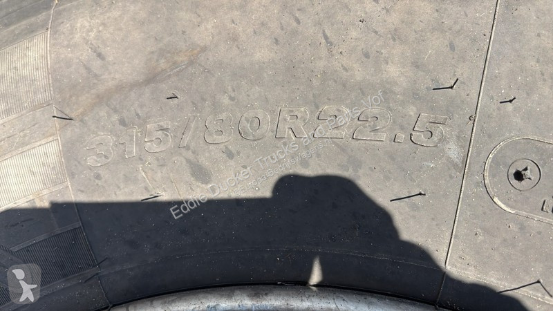 Véhicule utilitaire Bridgestone 315/80R22.5 SET...