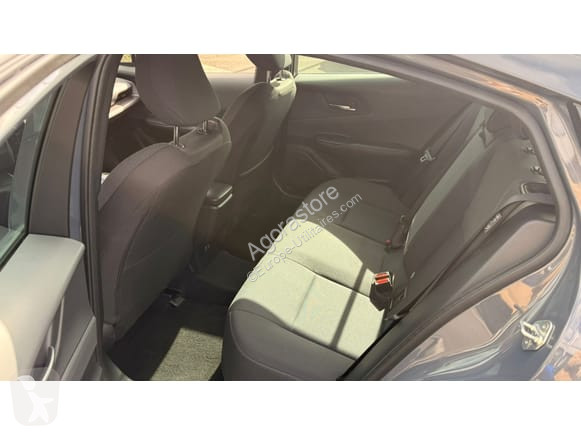 عربة نفعية Toyota PRIUS