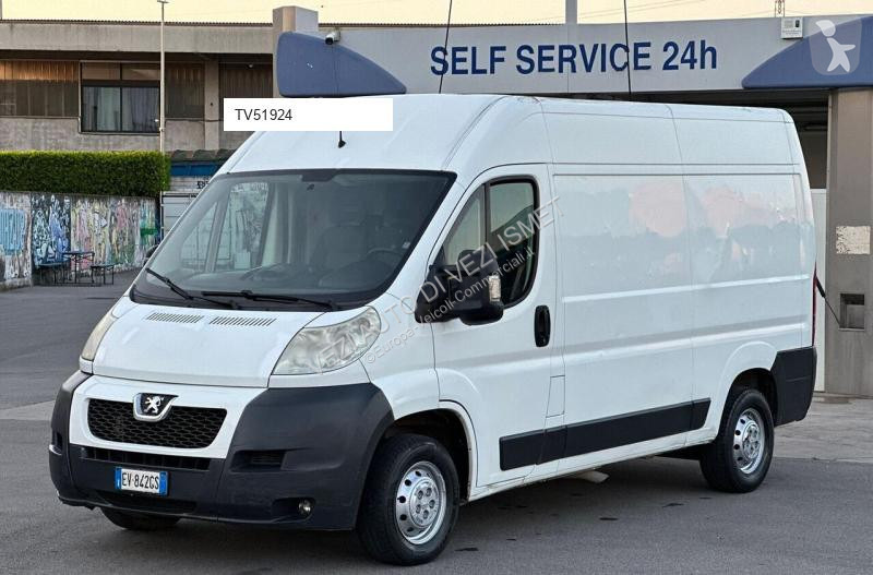 Furgoneta Peugeot boxer tetto alto passo medio